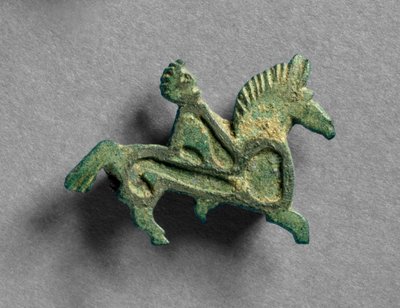 Broche en forme de cheval et cavaliers (détail) - Roman